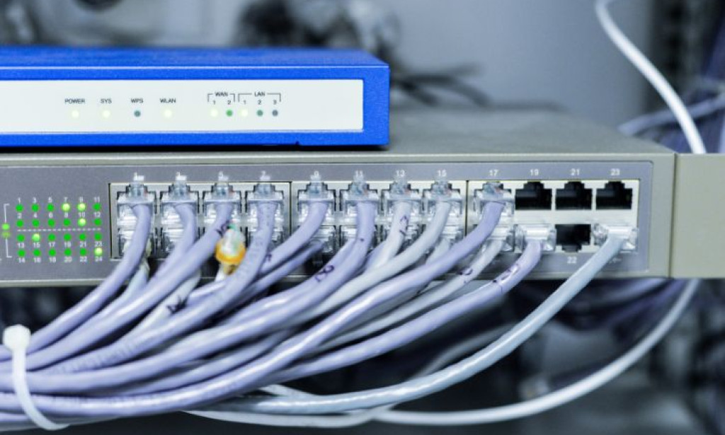 Optimizing Network Management: How Fiber Cleavers and Patch Panels Help?