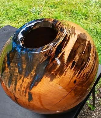 Resin and Wood Bowl Art: Sculpting Nature into Functional Masterpieces