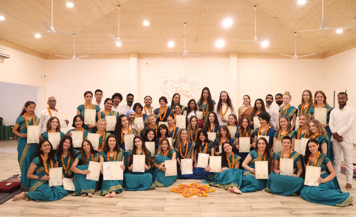 Complete Guide & Benefits of Doing Yoga Teacher Training in Rishikesh