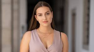 Elizabeth Esquivel Profile Picture